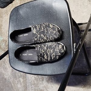Dinosaur Toms size 10
